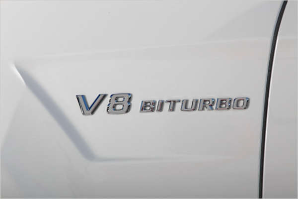 V 8 Biturbo Engine