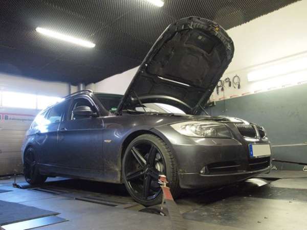 BMW_330d_270PS_5_553155738d982.jpg