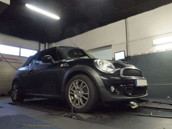 Mini_Cooper_S_St_5553316b06473.jpg